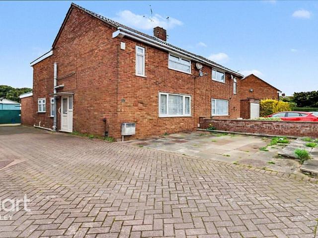 House for sale in Spring Park, Luton