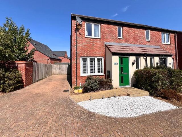 House for sale in Upton