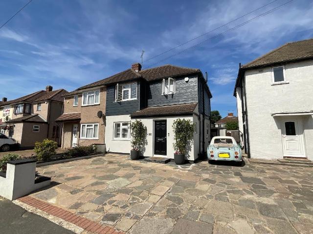 House for sale in Elm Park, Greater London