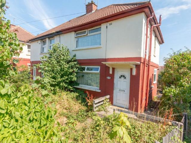 House for sale in Greengates, West Yorkshire
