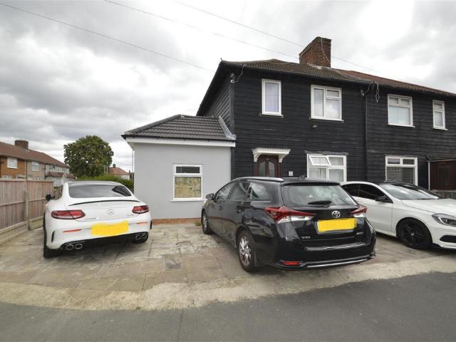 House for sale in Dagenham, Greater London