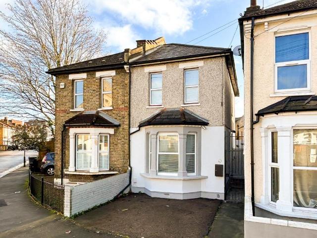 House for sale in London Borough of Lewisham, Ladywell