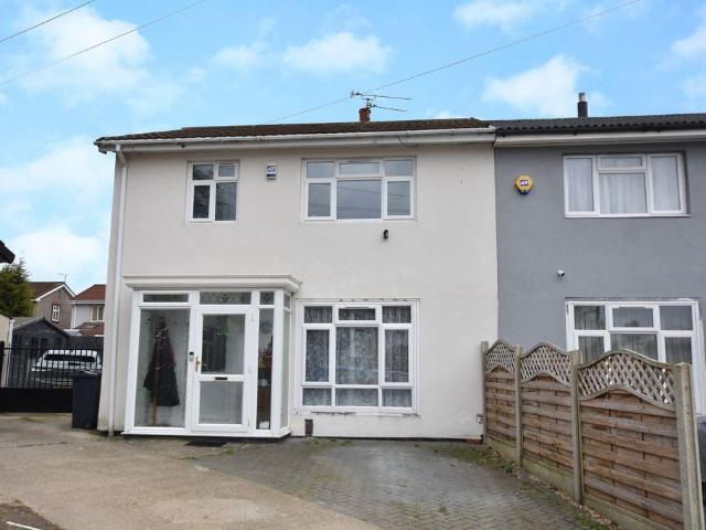 House for sale in Hatch End, Greater London