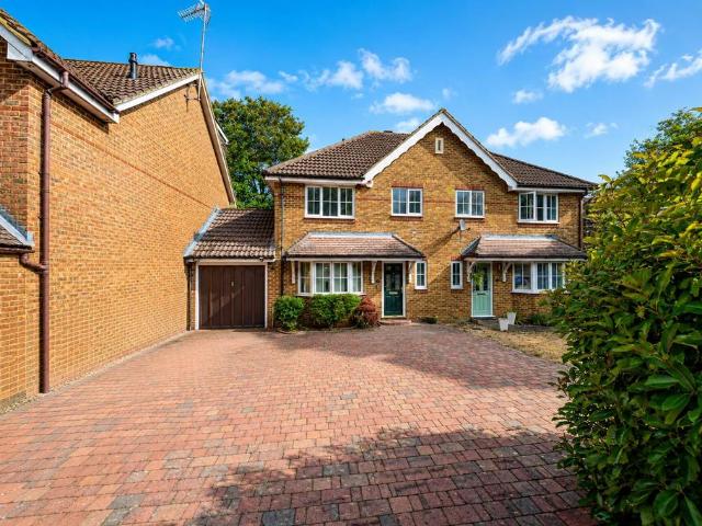 House for sale in Roebuck, Shephall