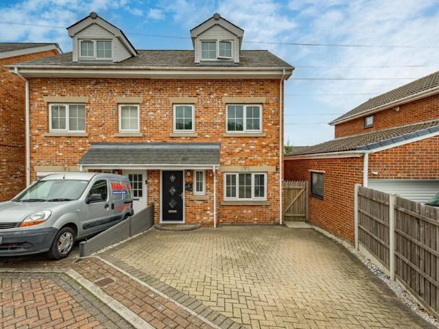 House for sale in Moorhouse, West Yorkshire