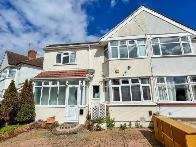 House for sale in London Borough of Hounslow, Feltham