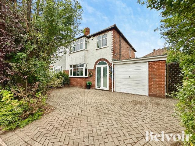 House for sale in Wood End, Park Village