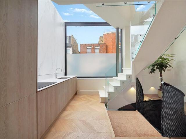 House for sale in Fulham, Cat Hill