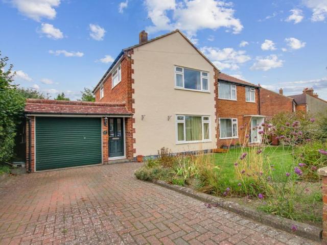 House for sale in Hillview, Surrey
