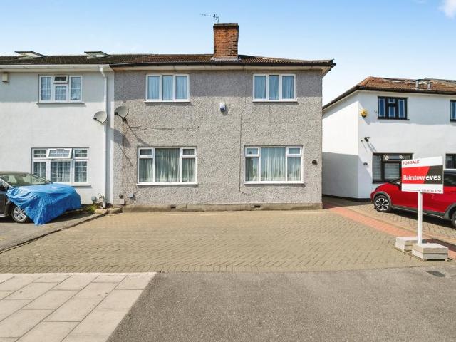 House for sale in Gants Hill, Greater London