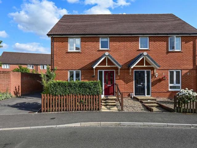 House for sale in Hounsome Fields, Priest Down