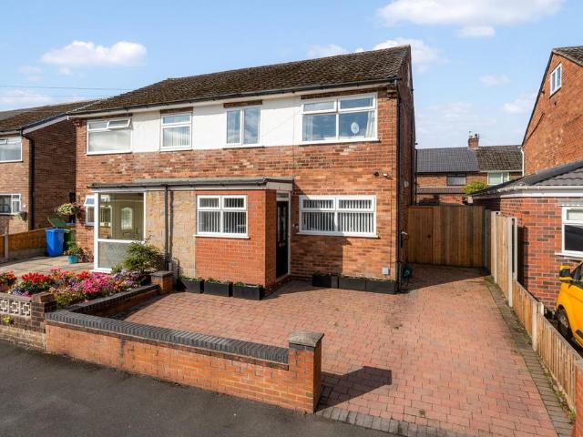 House for sale in Lunts Heath, Widnes