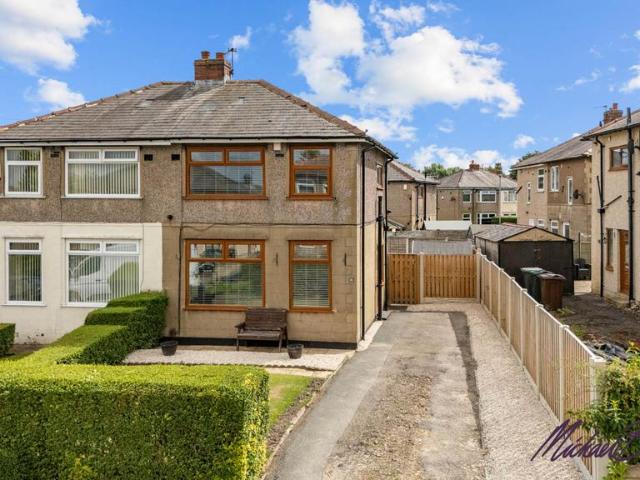 House for sale in Low Moor, West Yorkshire
