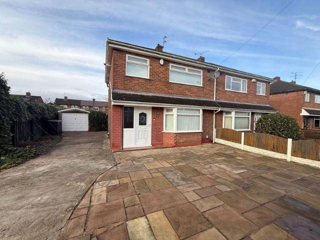 House for sale in Rossmore, Cheshire