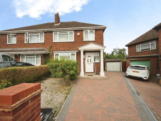 House for sale in Marsh Farm, Luton