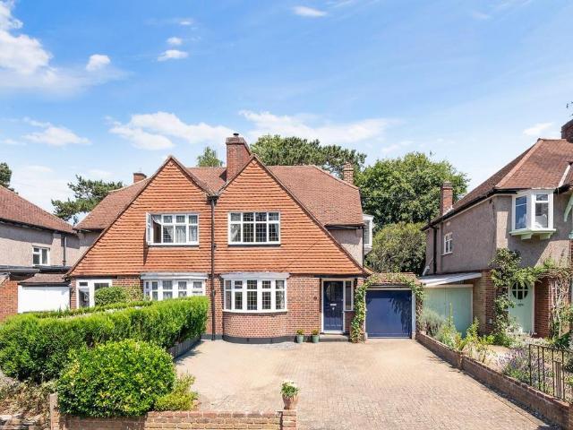 House for sale in Stoneleigh, Ewell