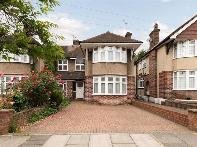 House for sale in Brunswick Park, Greater London