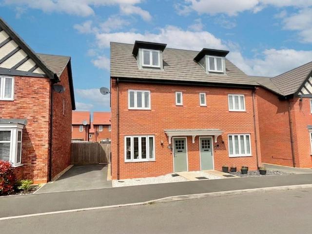 House for sale in Leighton