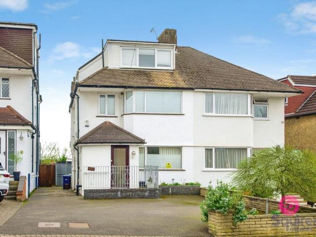 House for sale in Mill Hill, Greater London