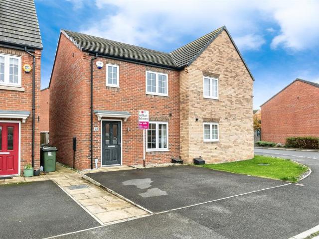 House for sale in Purston Jaglin, West Yorkshire