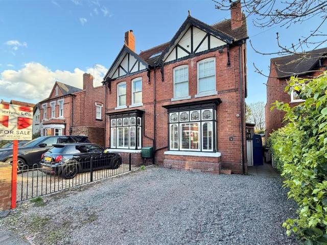 House for sale in Bromsgrove, Worcestershire