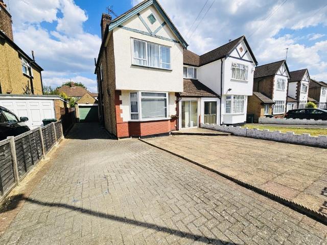 House for sale in Broadfields, Greater London