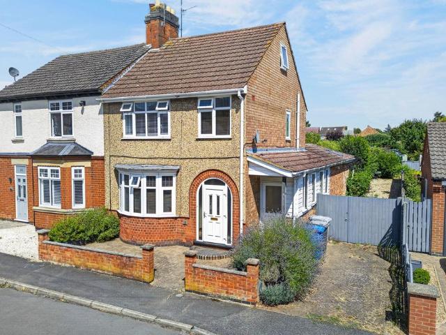 House for sale in Desborough