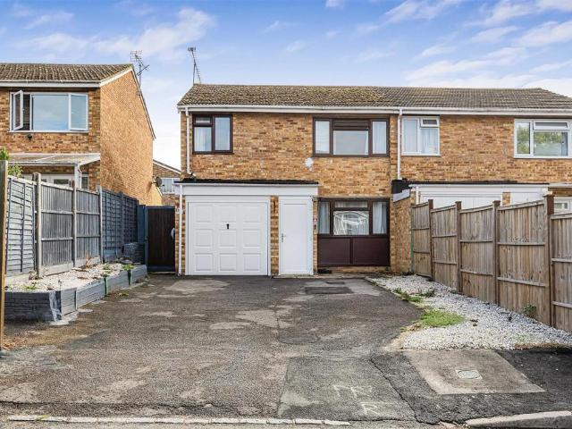 House for sale in Caversham Park Village, Reading