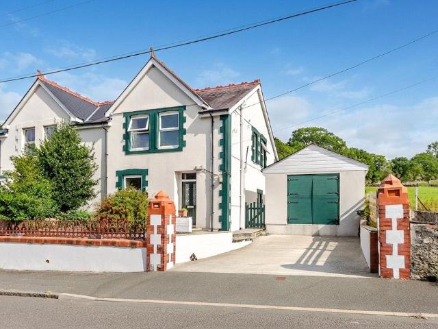 House for sale in Llanllyfni, Nantlle