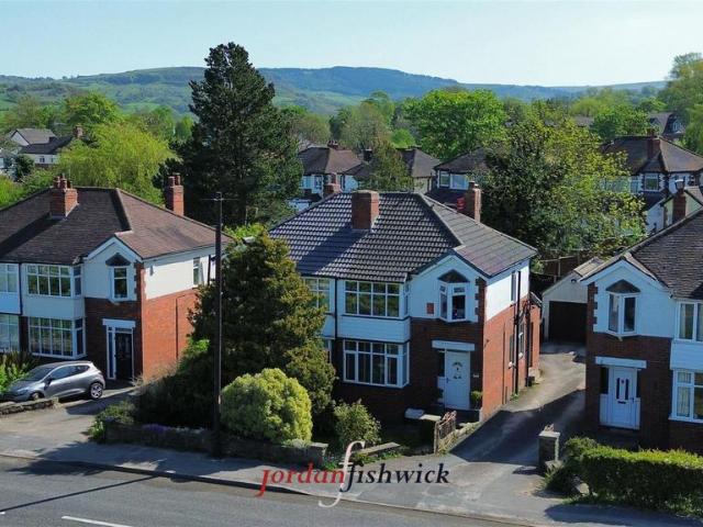 House for sale in Sutton