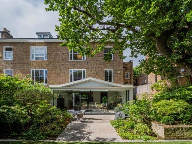 House for sale in St. John's Wood, Greater London