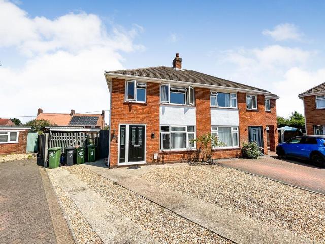 House for sale in Hedge End, Helford