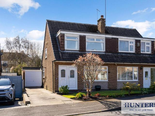 House for sale in Tranmere Park, Guiseley