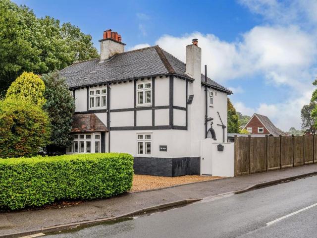 House for sale in Nork, Red Hill
