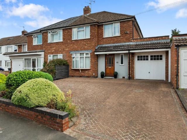 House for sale in Green Close, Warwickshire