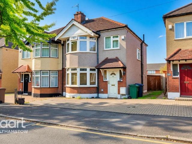 House for sale in Station Road, Greater London