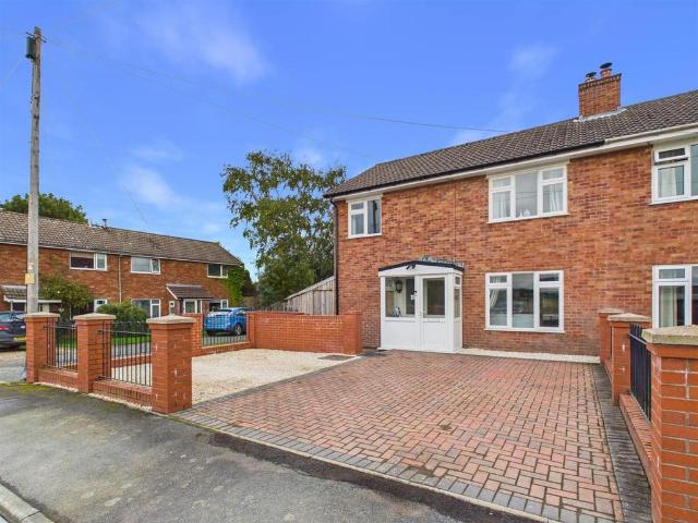House for sale in Adfa, Llanllugan