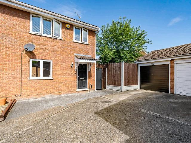 House for sale in Colney Hatch, Greater London