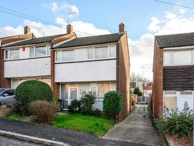 House for sale in Woodford Bridge, Greater London