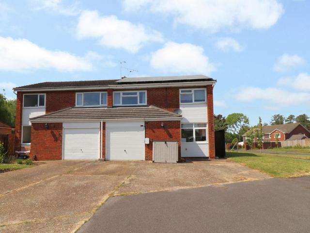 House for sale in Hedge End, Helford
