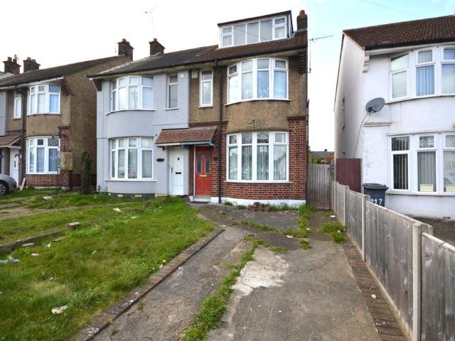 House for sale in Spring Park, Luton