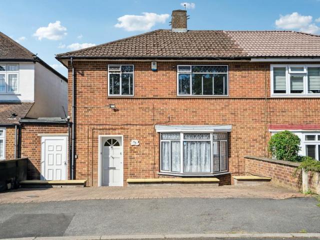 House for sale in Hatch End, Greater London
