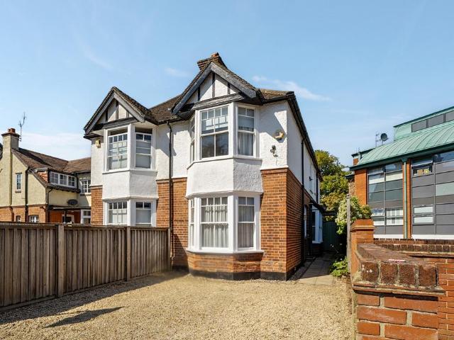 House for sale in Beaconsfield, Knotty Green