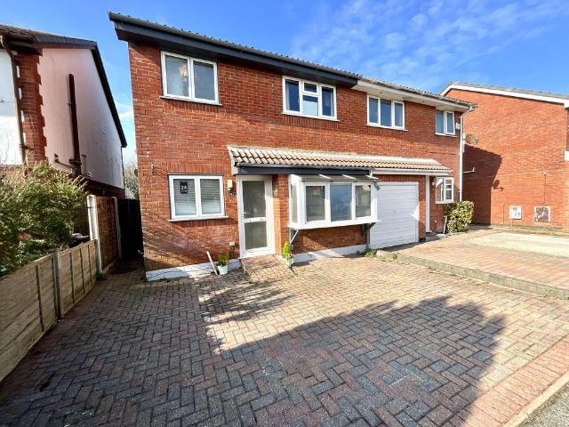 House for sale in Holdenhurst, Bournemouth