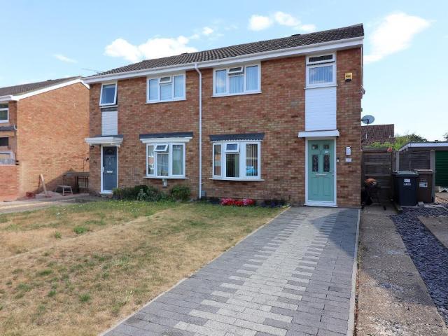 House for sale in Luton