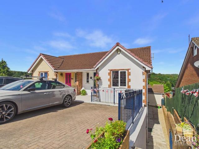 House for sale in Bromsberrow Heath, Gloucestershire