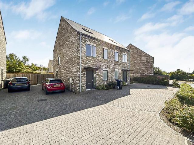 House for sale in Commercial End, Barway