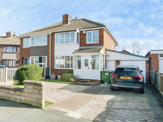 House for sale in Featherstone, Streethouse