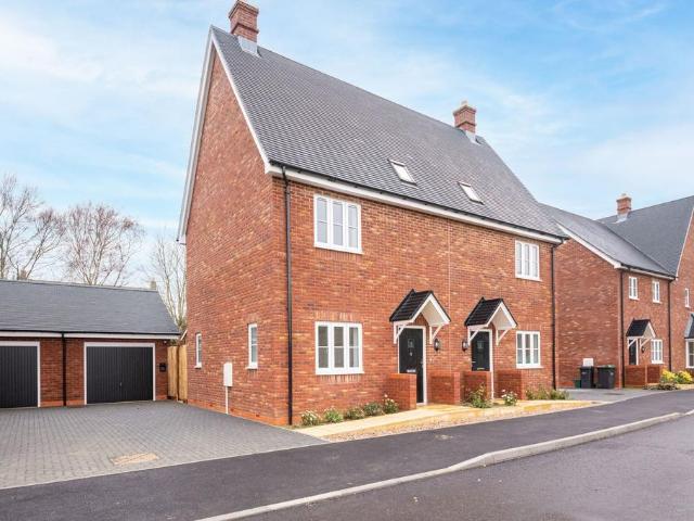 House for sale in Priors Hall Park, Weldon