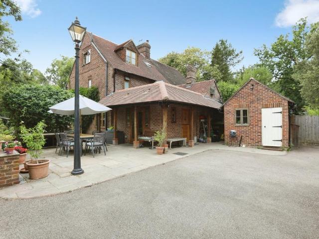 House for sale in Sandown Park, Kent